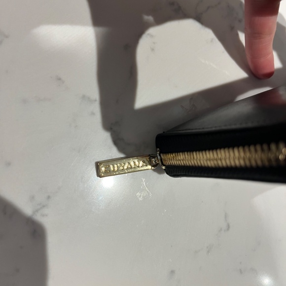 Cuyana Small Zip Wallet in Smooth Black Leather - Picture 7 of 7